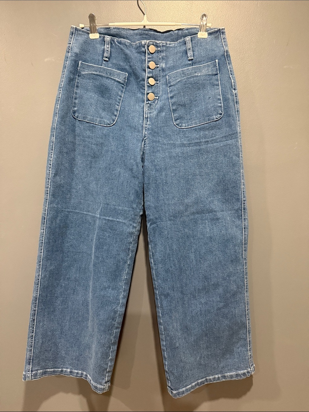 High-Rise Wide Leg Women's capri Jeans in Medium Blue